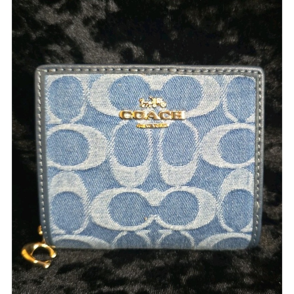 NWT Coach Snap Wallet in Signature Denim
